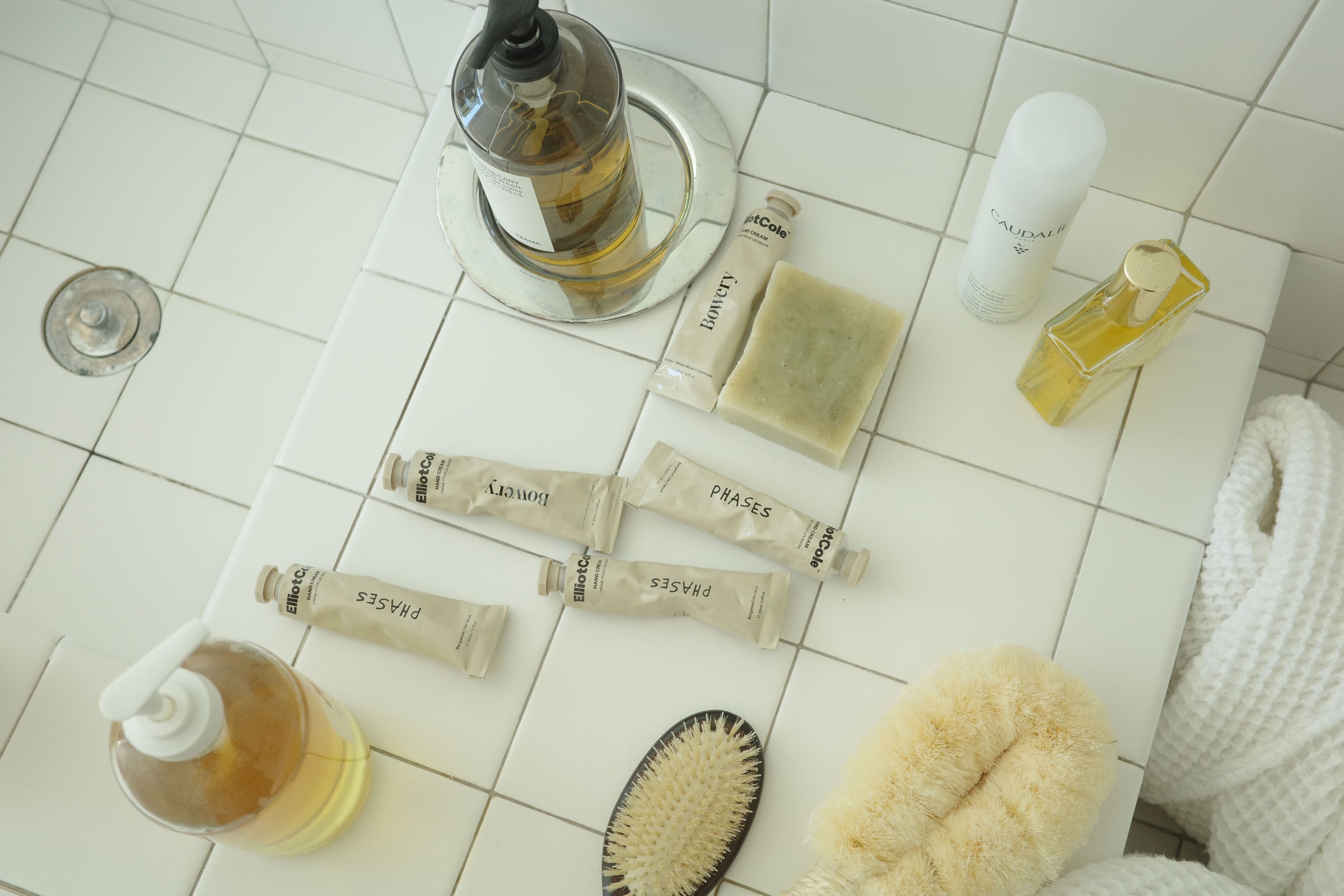 Hydrates like skincare. Wears like fragrance.